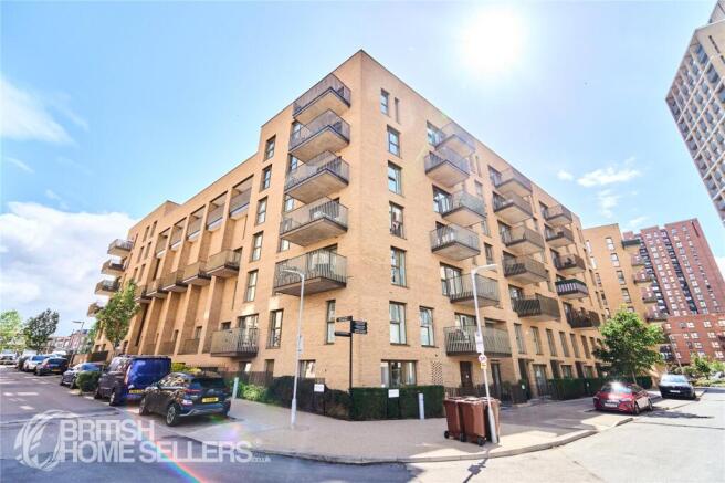 1 bed property, in Peregrine Apartments, £370,000
