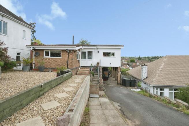 3 bed property, in Highfield Drive, £350,000