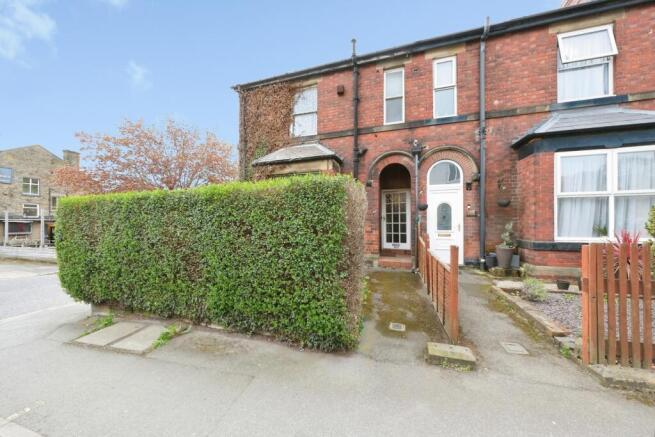 3 bed property, in Abbeydale Road, £240,000