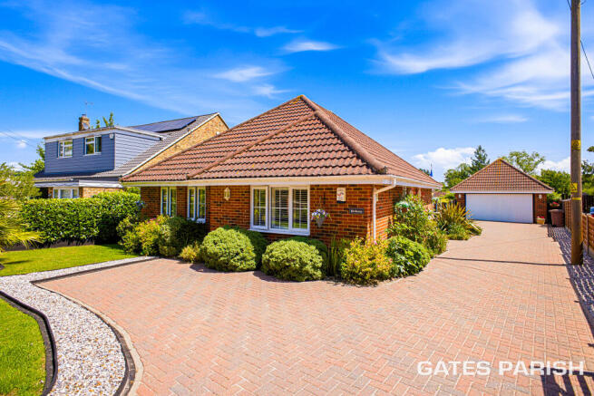 3 bed property, in Castledon Road, £675,000