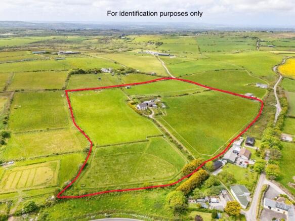 4 bed property, in Farms Common, £775,000