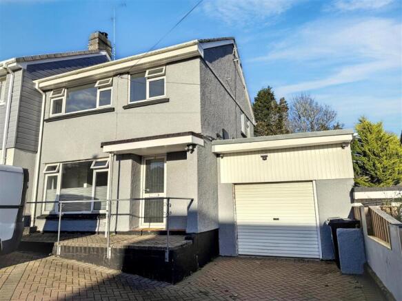 4 bed property, in Falmouth TR11, £395,000