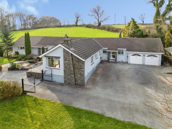 4 bed property, in Grange-Over-Sands LA11, £900,000