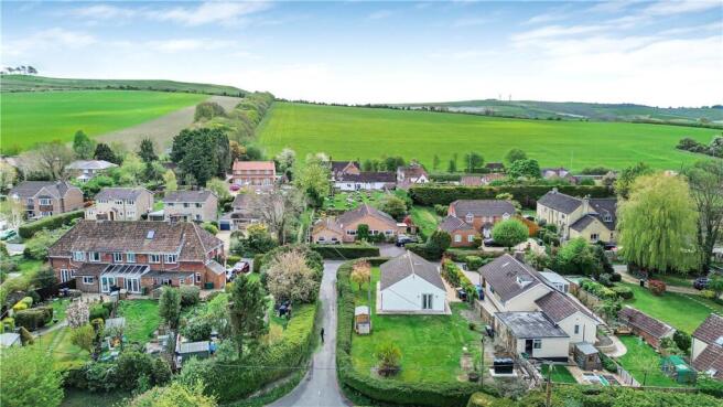 3 bed property, in Middle Lane, £600,000