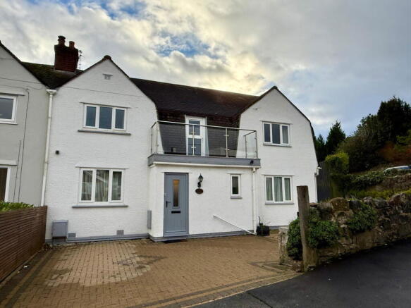 5 bed property, in Higher Lane, £550,000