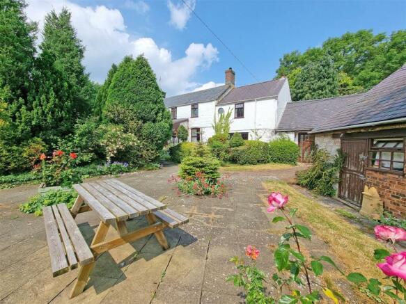 4 bed property, in Pen-Y-Bryn Farm &amp; Holiday Cottages, £1,500,000
