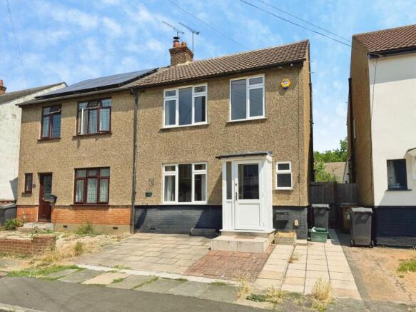 3 bed property, in Coval Avenue, £450,000