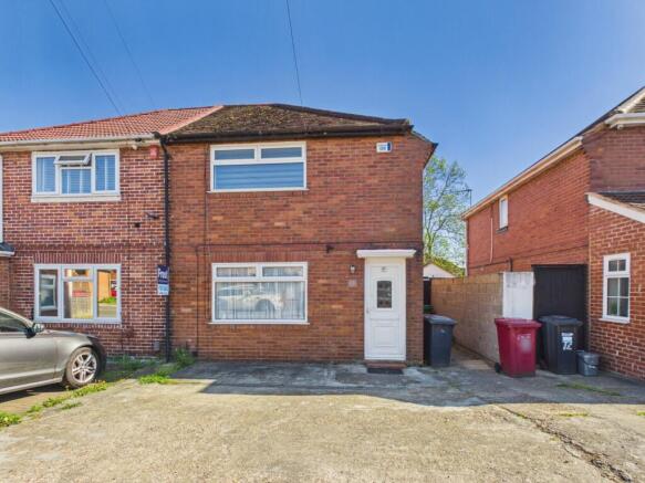 3 bed property, in Norfolk Avenue, £450,000