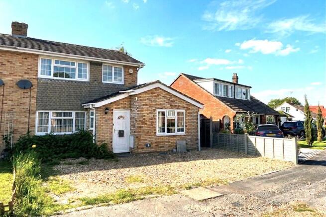 4 bed property, in Bow Grove, £425,000