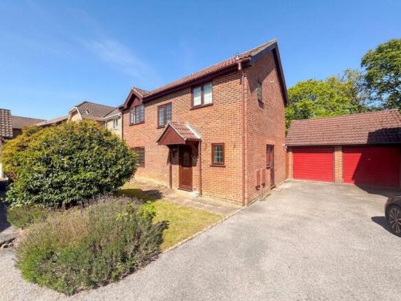 4 bed property, in Lechlade Gardens, £499,950