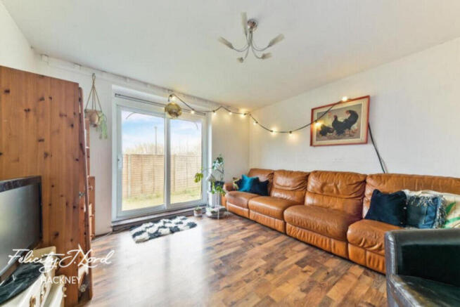2 bed property, in Mabley Street, £450,000