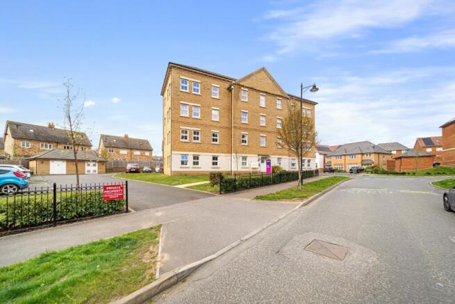 2 bed property, in Ackers Drive, £210,000