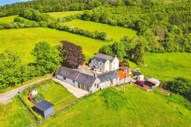 8 bed property, in Llanllawddog, £825,000