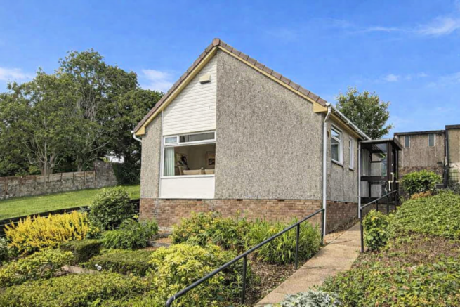 3 bed property, in Farmfield Terrace, £135,000