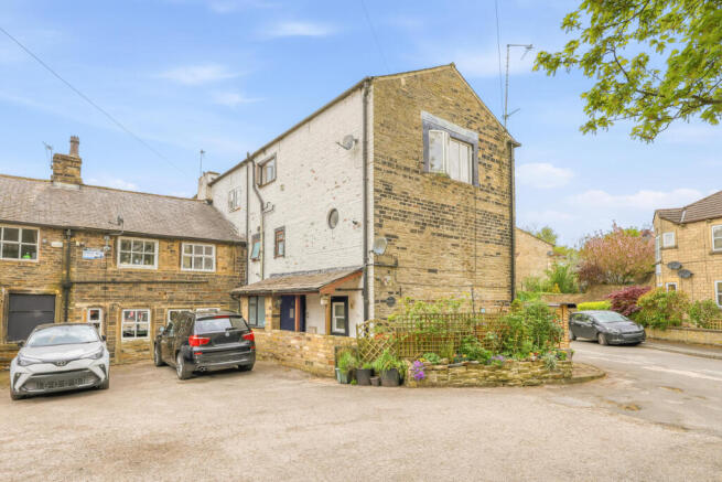 2 bed property, in Wardle Fold, £135,000