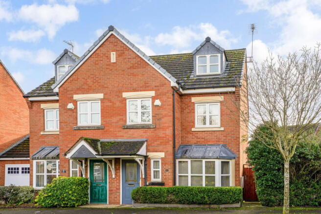 3 bed property, in Clark Close, £385,000