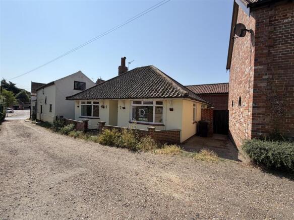 3 bed property, in Recreation Walk, £250,000