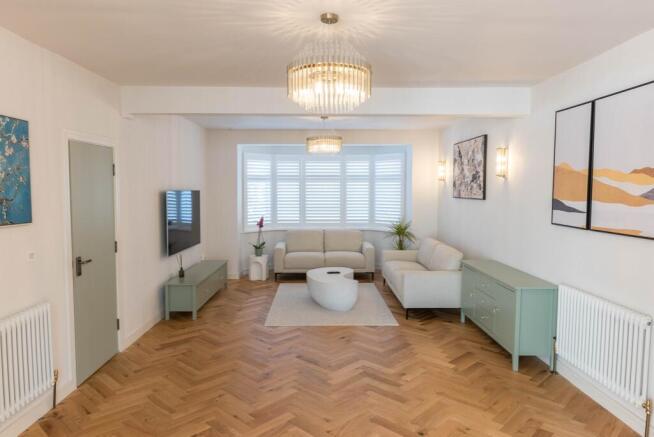 4 bed property, in Middleton Gardens, £750,000