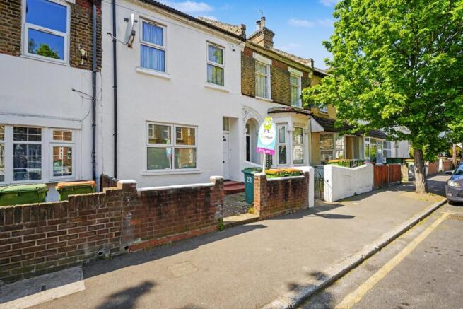 3 bed property, in Richford Road, £540,000
