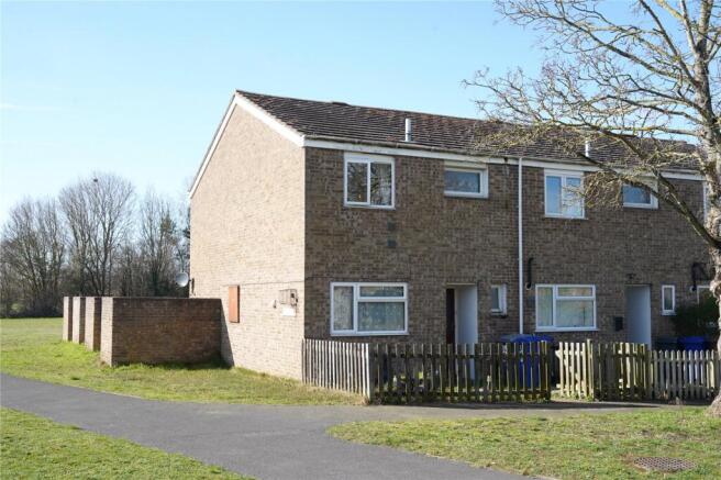 3 bed property, in Selwyn Close, £180,000