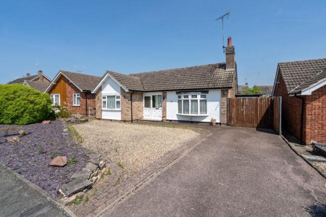 2 bed property, in Springfield Crescent, £320,000
