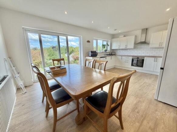 3 bed property, in Trewidden Close, £325,000
