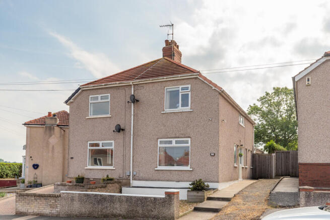 3 bed property, in 49 Harewood Avenue, £200,000