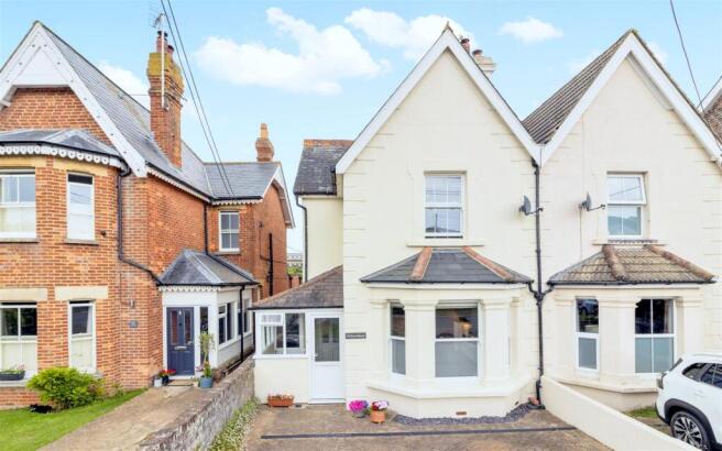 3 bed property, in St. Johns Road, £415,000