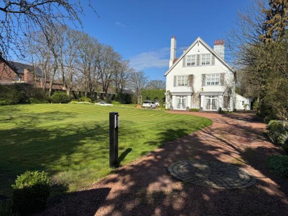 5 bed property, in Coming Soon... Lyndhurst, £8,000,000