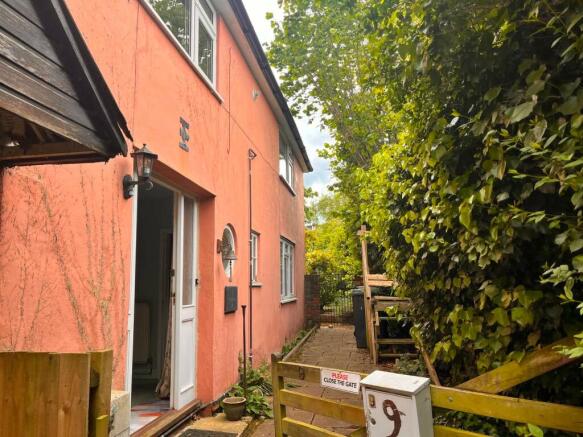3 bed property, in Constitution Hill, £300,000