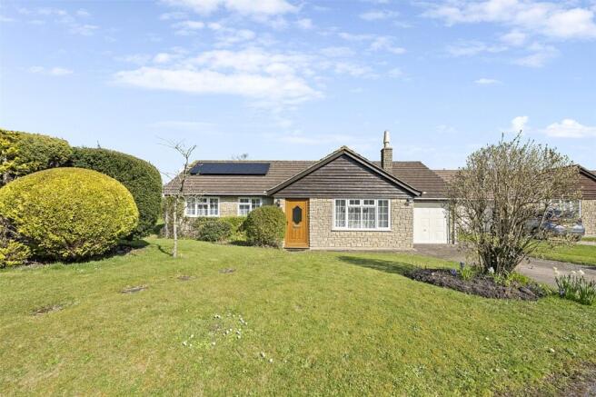 3 bed property, in Burges Close, £465,000