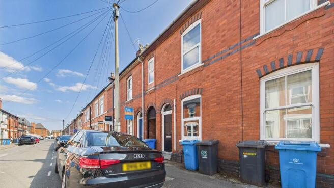 4 bed property, in Manchester Street, £230,000