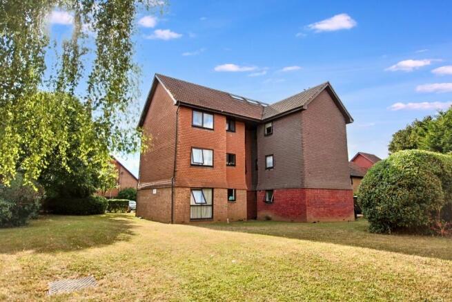 1 bed property, in Ryeland Close, £140,000