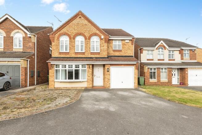 4 bed property, in Chatsworth Avenue, £330,000