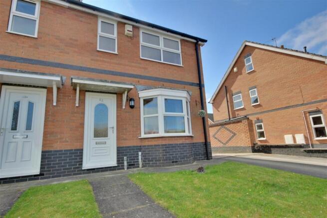 2 bed property, in Westlands Way, £170,000