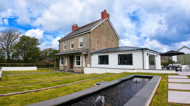 4 bed property, in Wendron, £825,000