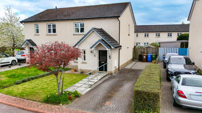 2 bed property, in The Cairns, £205,000