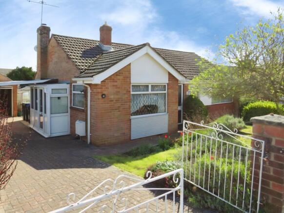 3 bed property, in Malvern Way, £380,000