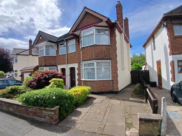 3 bed property, in St. Nicolas Road, £200,000