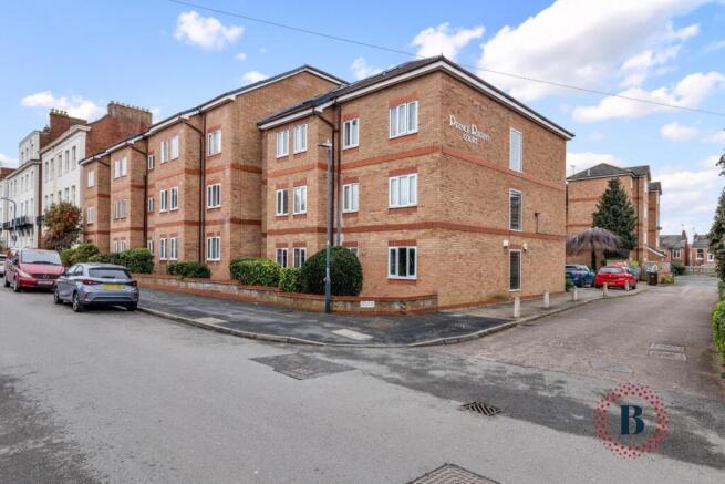 2 bed property, in Charlotte Street, £175,000