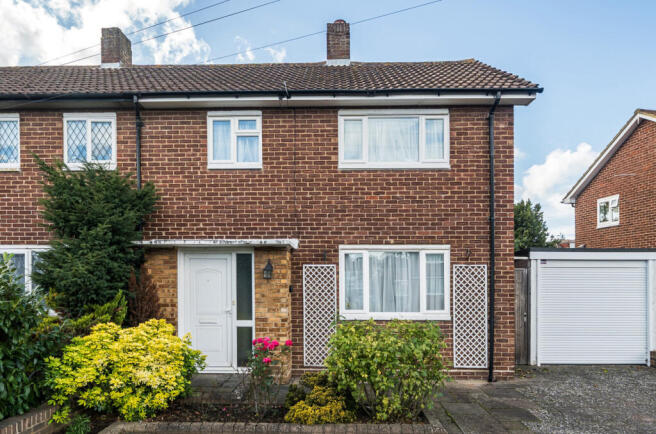 2 bed property, in Cranbrook Close, £500,000