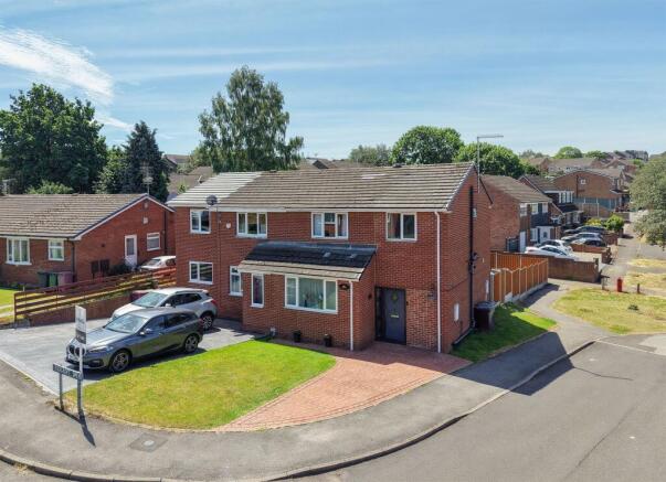 4 bed property, in Foxcroft Drive, £230,000