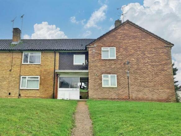 1 bed property, in Middleton Close, £100,000