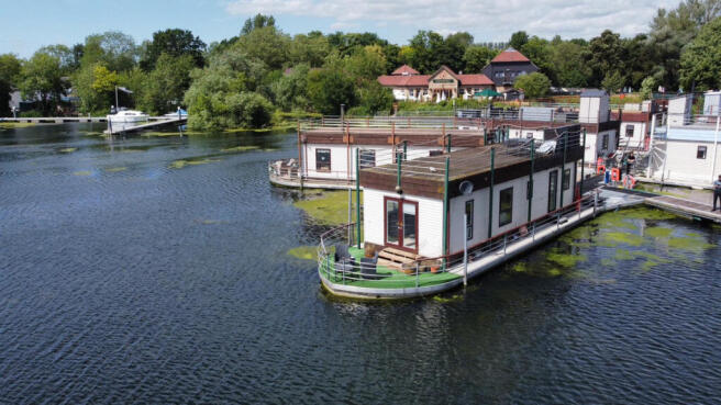 2 bed property, in Marina View, £70,000