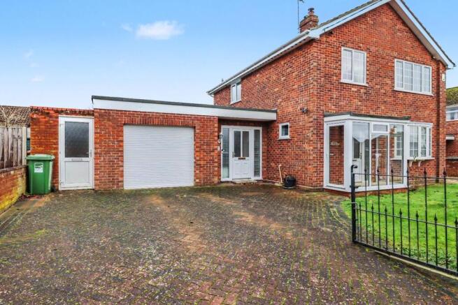 3 bed property, in Heath Lane, £375,000