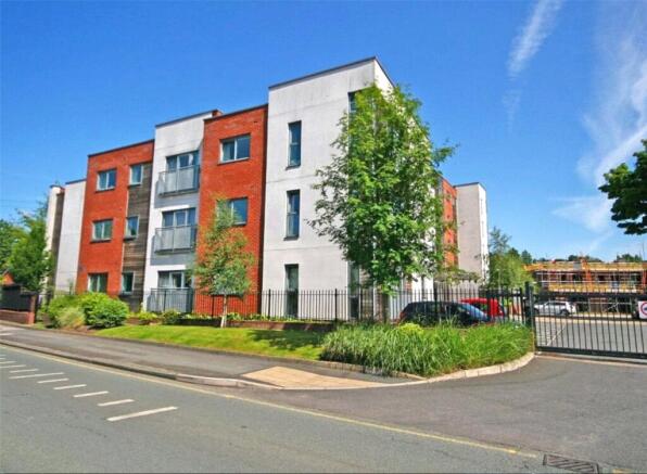 2 bed property, in Palatine Road, £180,000
