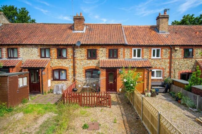 2 bed property, in The Lizard, £210,000