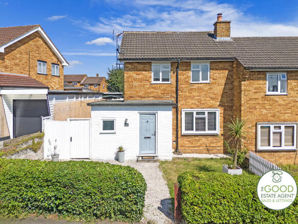 2 bed property, in Greenfields, £495,000