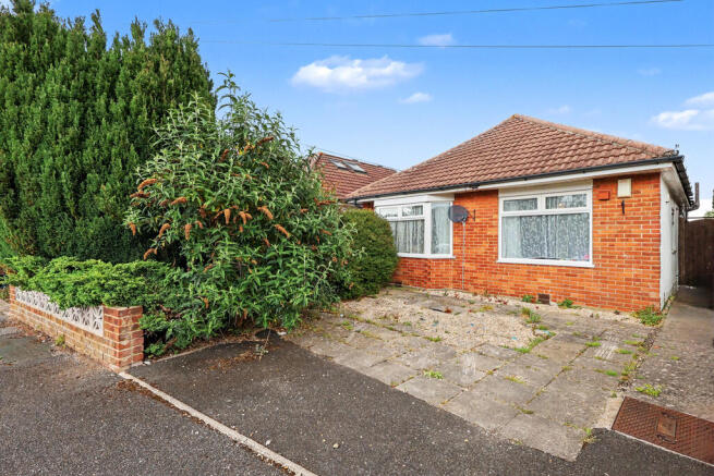 2 bed property, in Walliscott Road, £315,000