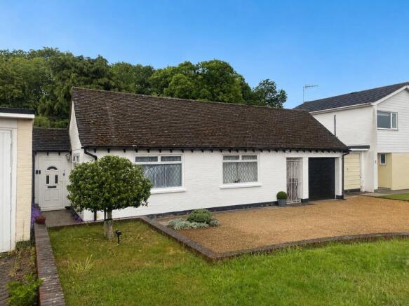 3 bed property, in Addlestone, £575,000